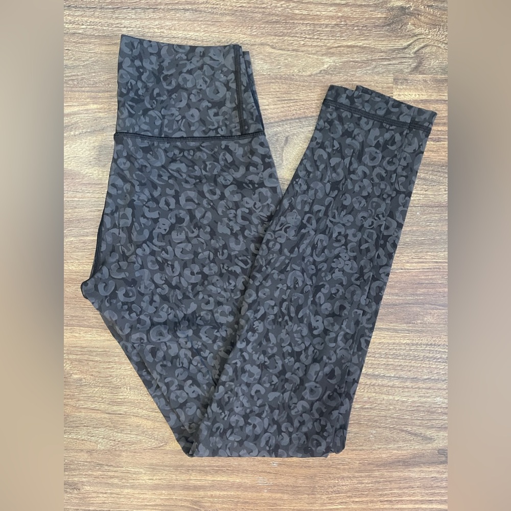 Lululemon Wunder Under high rise tight size 6 28” length